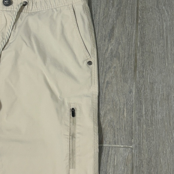 LIKE NEW! Women's Vuori Ripstop Tan Pants - SMALL - Picture 10 of 11